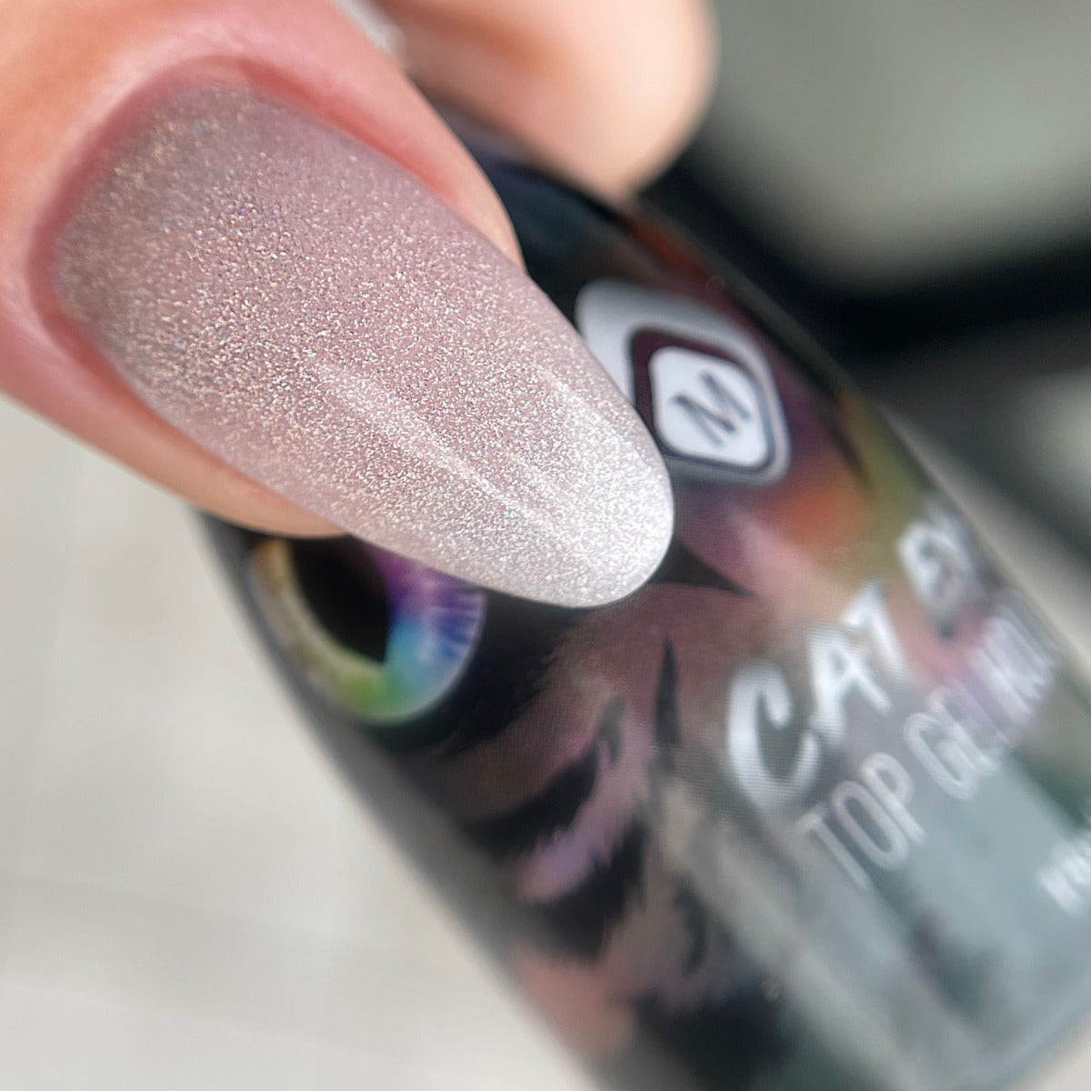 https://www.magneticnaildesign.com/media/wysiwyg/shop/Inspiratie/104031HolograficCatEyeTopGel/Amber.jpeg