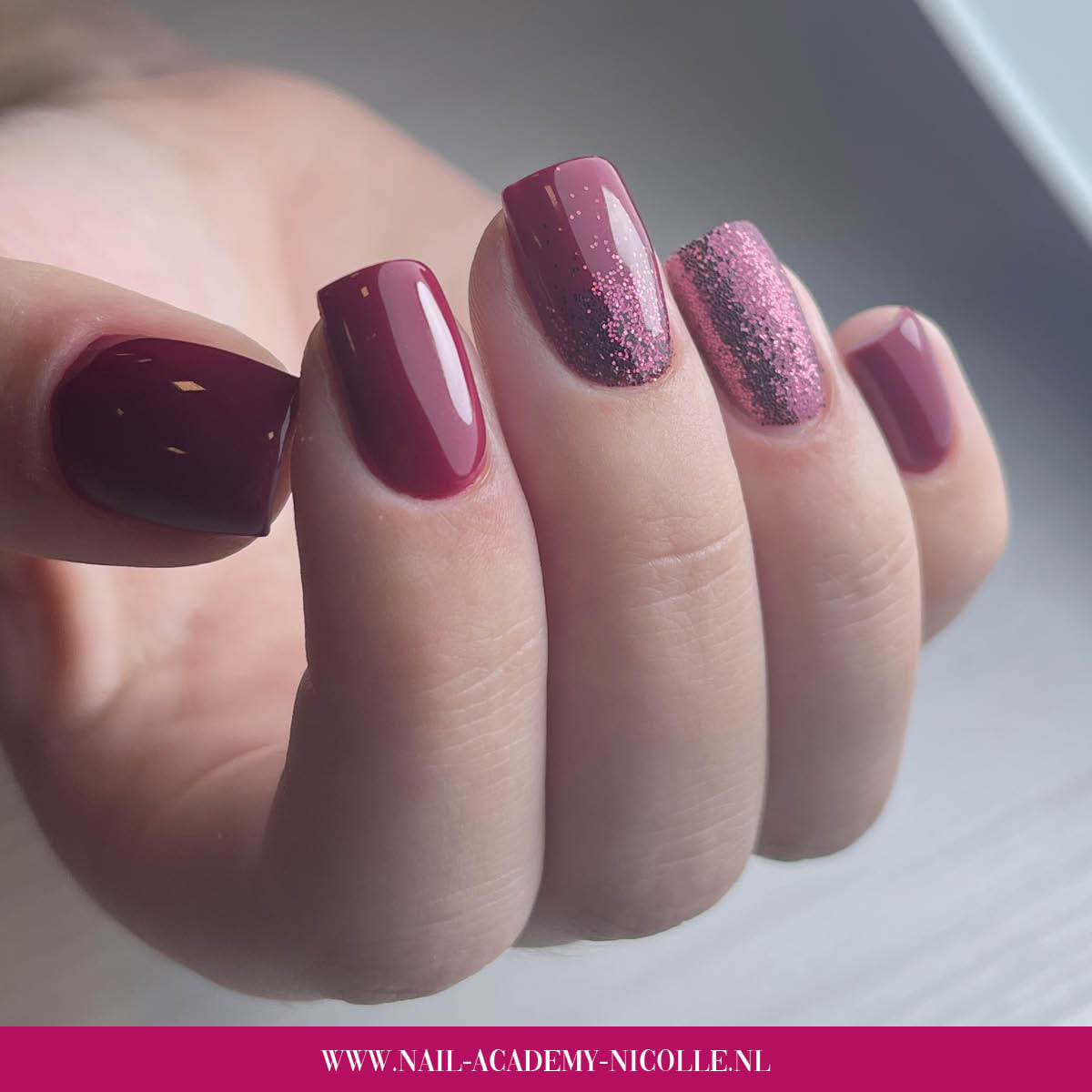 https://www.magneticnaildesign.com/media/wysiwyg/shop/Inspiratie/103008Bordeaux/Nicolle_Eshuis_Stam.jpeg