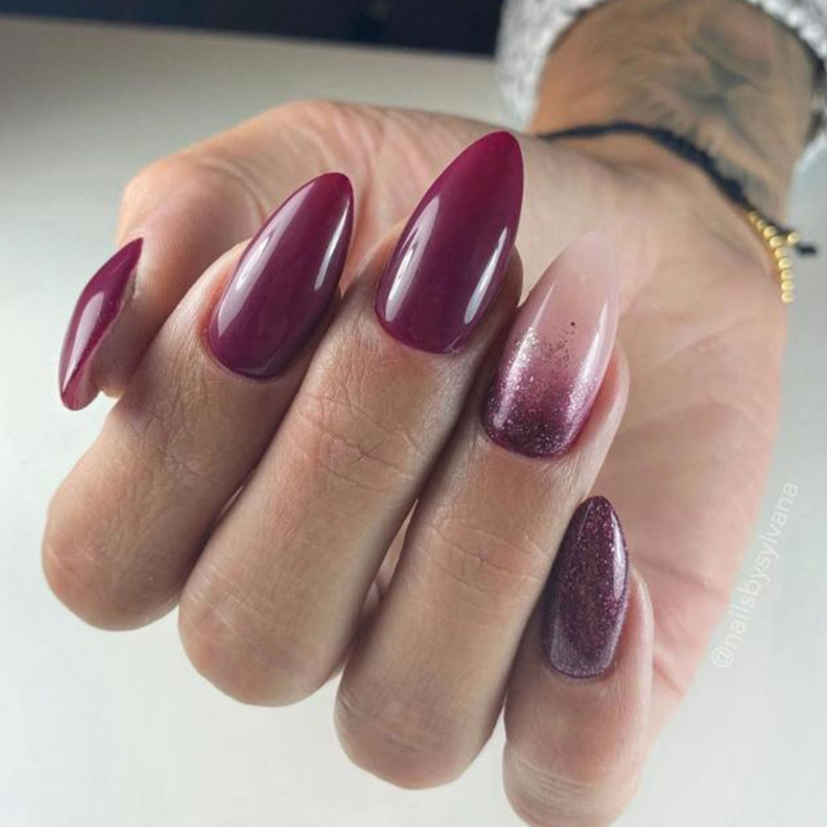 https://www.magneticnaildesign.com/media/wysiwyg/shop/Inspiratie/103008Bordeaux/Sylvana_Huiberts.jpg