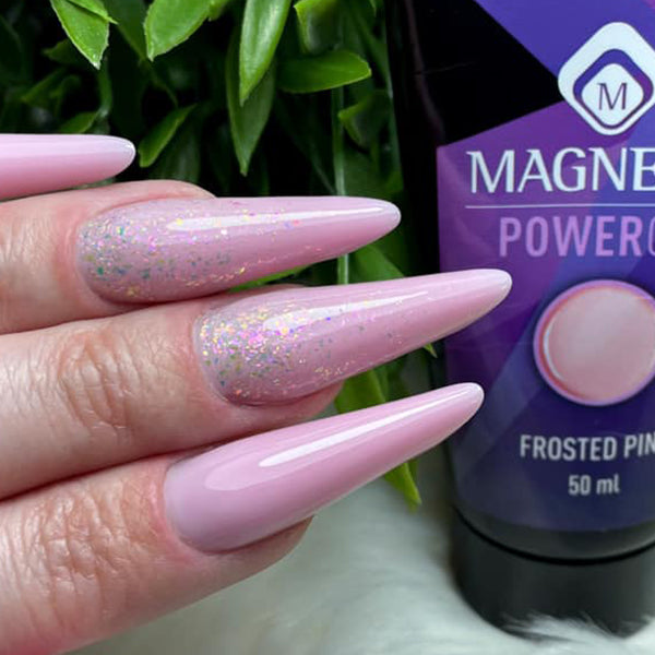 https://www.magneticnaildesign.com/media/wysiwyg/shop/Inspiratie/104233TubePowerGelFrostedPink/Vera_Tresing_edit.jpg